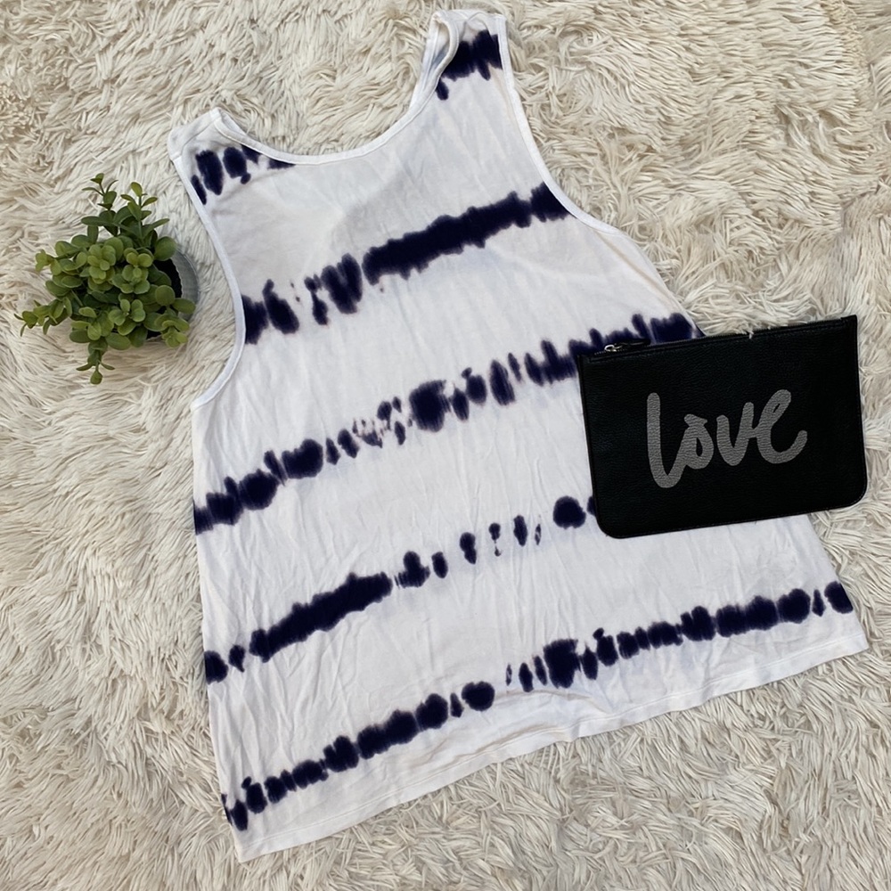 🎉HP🎉 Old Navy Twist Back Tank Top 💗 White & Navy/Purple